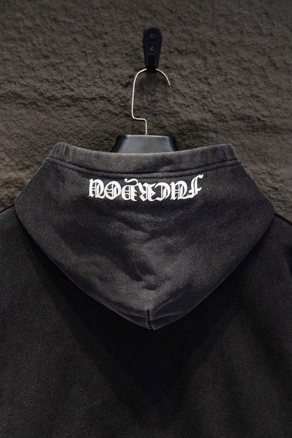 Sudadera Chrome Hearts Daga y Mangas Estampadas Negra Deslavada — letras en la capucha
