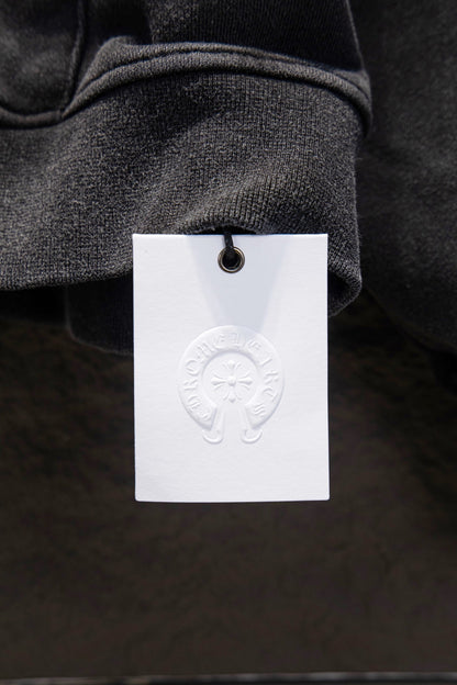 Sudadera Chrome Hearts Daga y Mangas Estampadas Negra Deslavada — etiqueta colgante